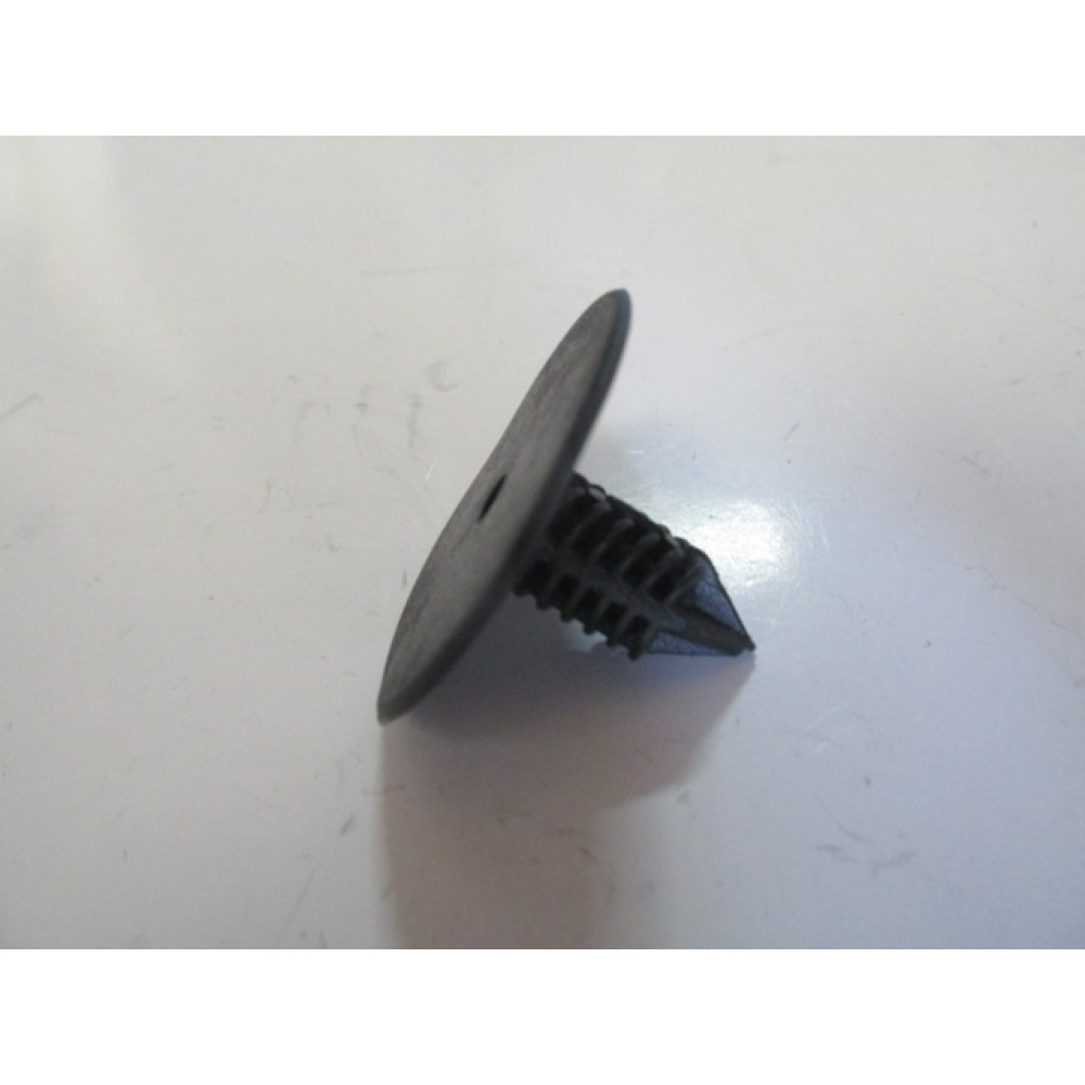 UNIVERSAL UNIVERSAL-; ÇAMURLUK DAVLUMBAZ KLİPSİ (RENAULT/DACIA) (SİYAH) 000-2119A