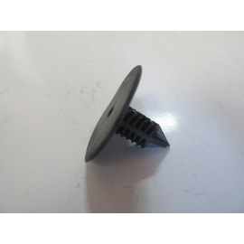 UNIVERSAL UNIVERSAL-; ÇAMURLUK DAVLUMBAZ KLİPSİ (RENAULT/DACIA) (SİYAH) 000-2119A