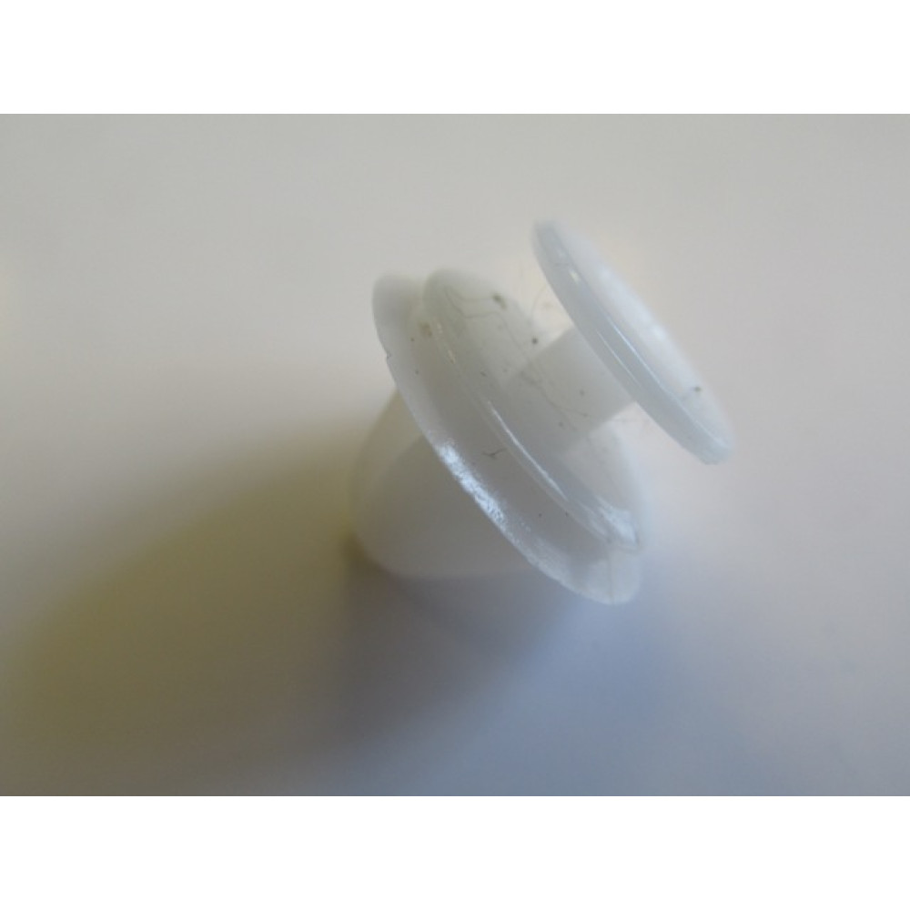 UNIVERSAL UNIVERSAL-; KAPI DÖŞEME KLİPSİ (CLIO/KANGOO) 000-3781