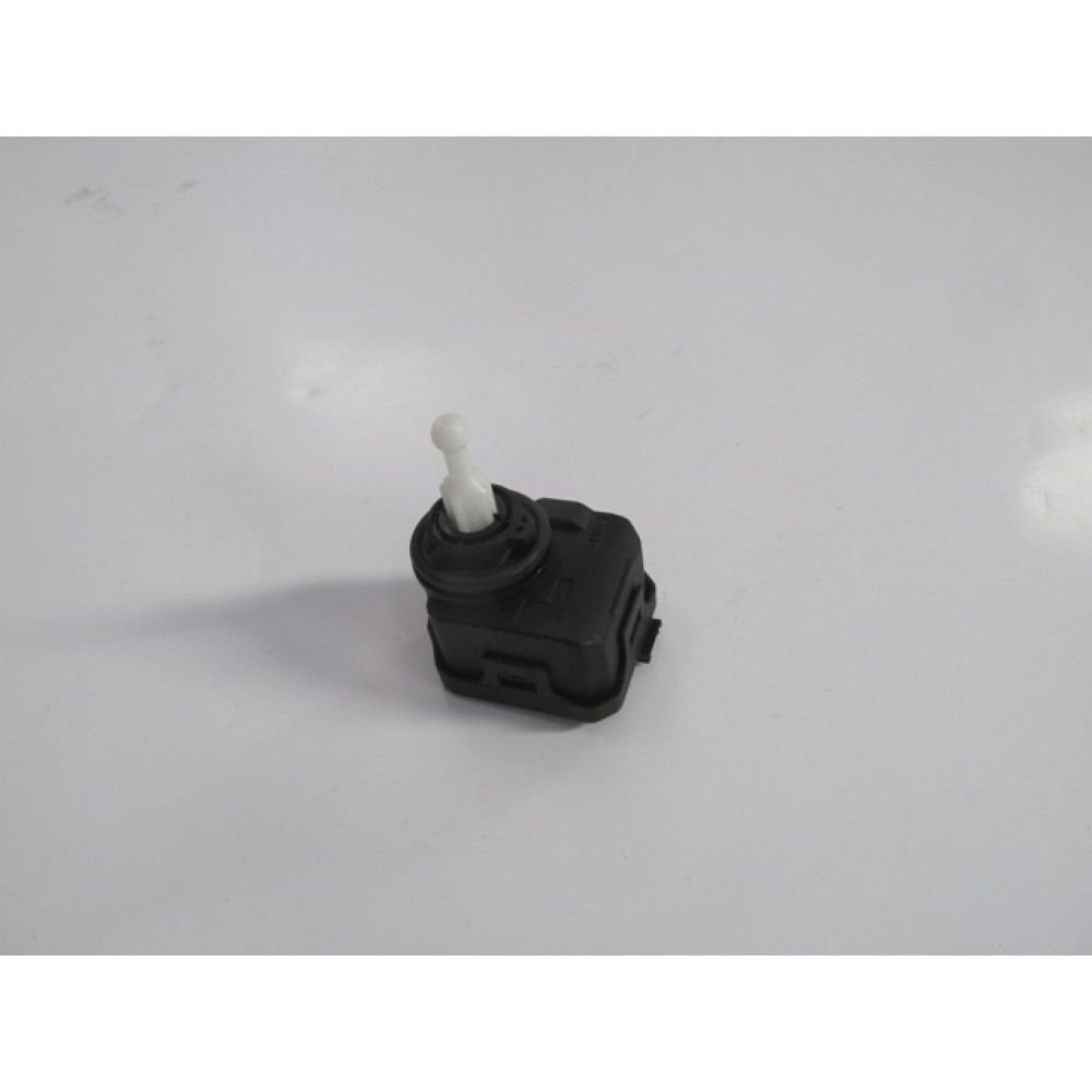 SEAT IBIZA- 00/01; FAR MOTORU (12V)(YAN SOKET GİRİŞLİ) (BFN) 1243-100M