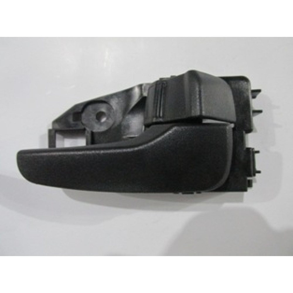 MITSUBISHI LANCER- 04/08; ÖN KAPI İÇ AÇMA KOLU SAĞ SİYAH (PÜTÜRLÜ TİP) (HUSHAN) 105-3013