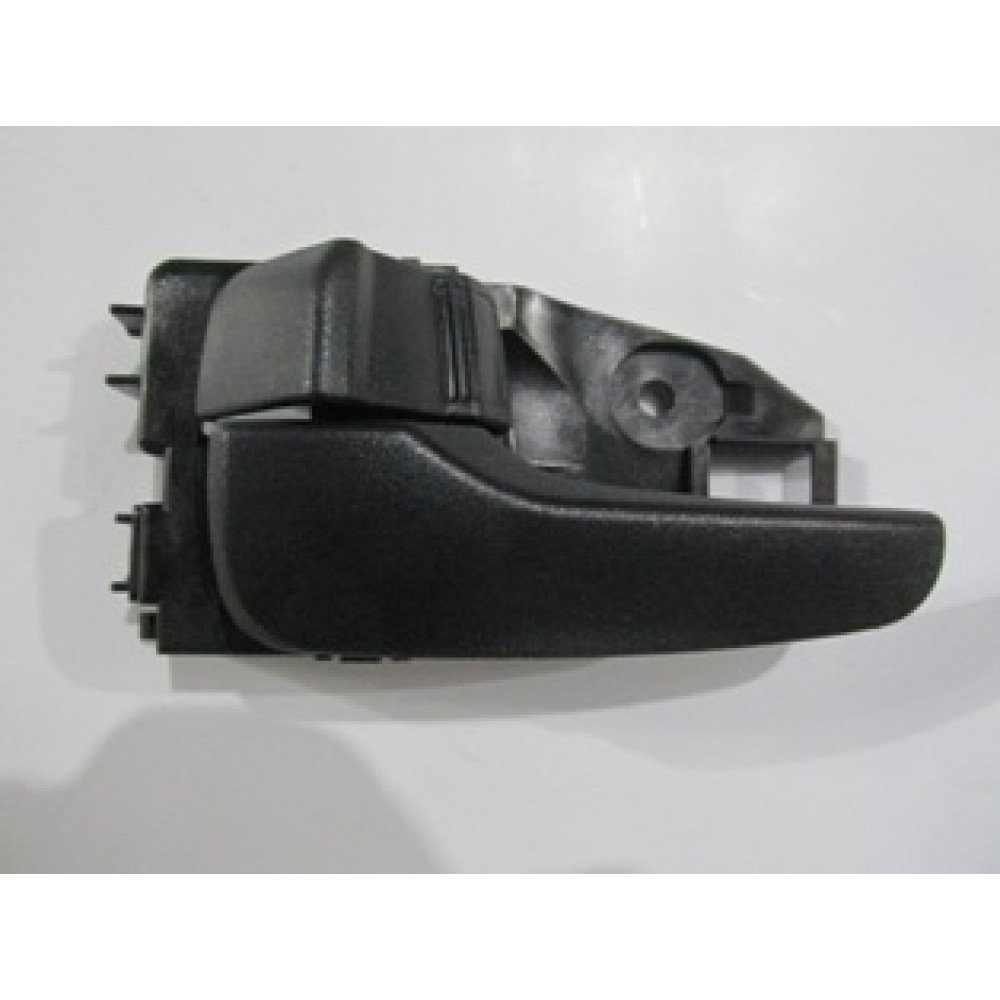 MITSUBISHI LANCER- 04/08; ÖN KAPI İÇ AÇMA KOLU SOL SİYAH (PÜTÜRLÜ TİP) (HUSHAN) 105-3014