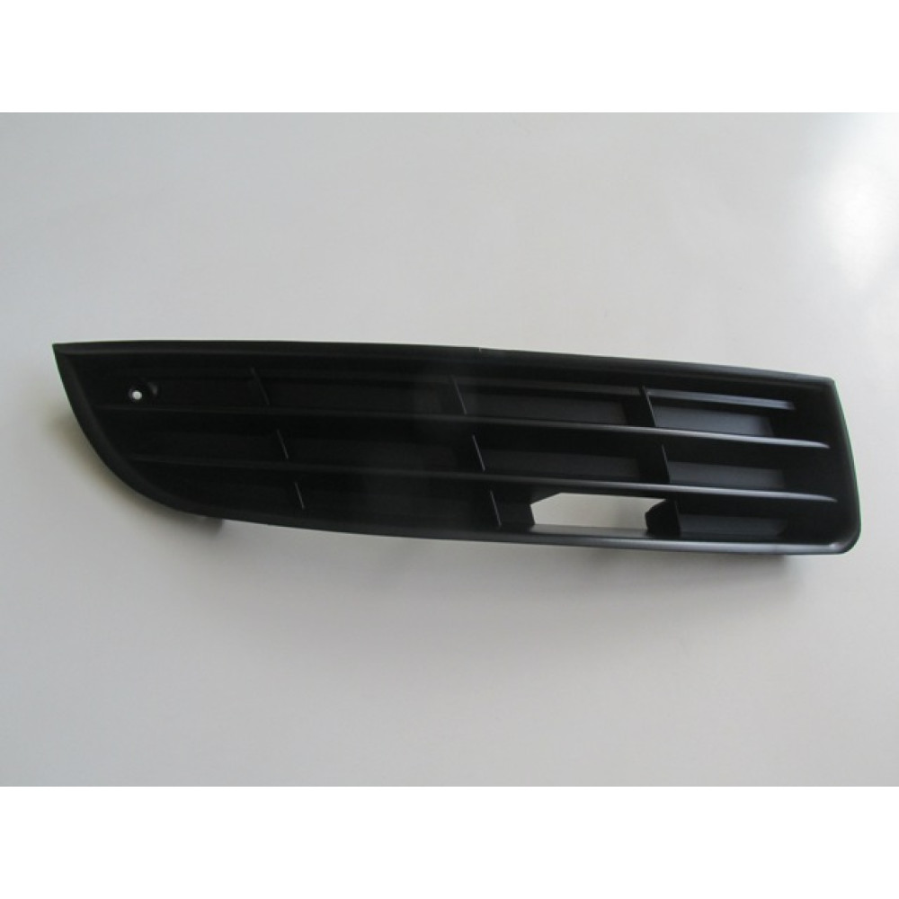 VOLKSWAGEN PASSAT- B6- 05/10; SİS LAMBA KAPAĞI SAĞ SİYAH SİS DELİKSİZ (TÜV)(TYG) 1067-2061