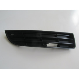 VOLKSWAGEN PASSAT- B6- 05/10; SİS LAMBA KAPAĞI SAĞ SİYAH SİS DELİKSİZ (TÜV)(TYG) 1067-2061