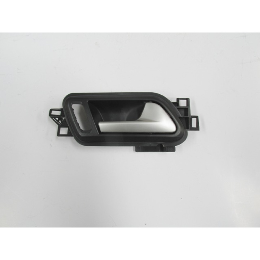 VOLKSWAGEN AMAROK- 17/20; ÖN KAPI İÇ AÇMA KOLU SAĞ SİYAH (ELCEĞİ GÜMÜŞ GRİ) (HUSHAN) 1171-3011