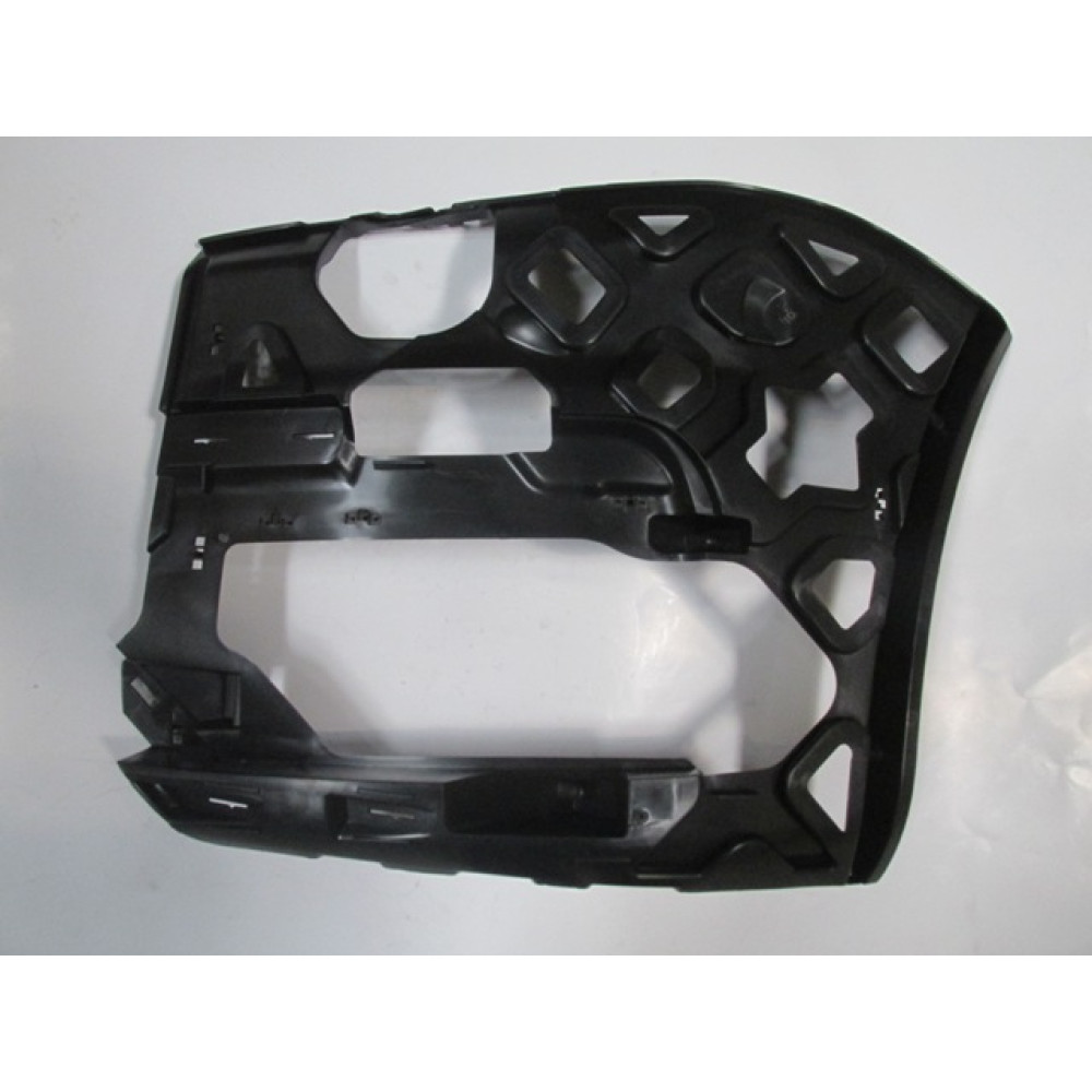 VOLKSWAGEN CADDY- 15/20; ÖN TAMPON BAĞLANTI BRAKETİ BÜYÜK SOL (YAN KULAĞA TAKILAN)(MAXI VAN)(TYG) 1193-2024A