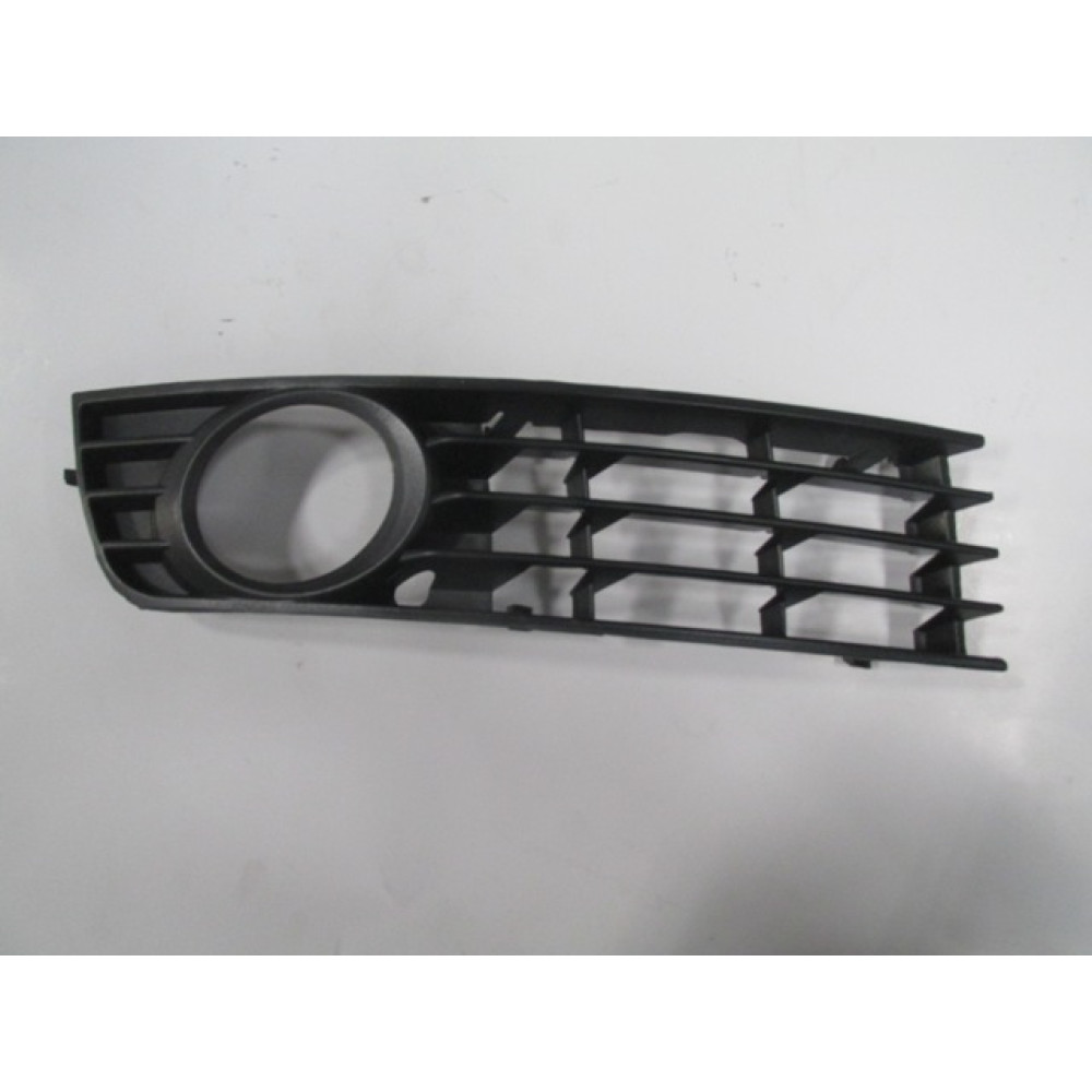 AUDI A4- 02/05; SİS LAMBA KAPAĞI SAĞ SİS DELİKLİ (TW) 1313-2061