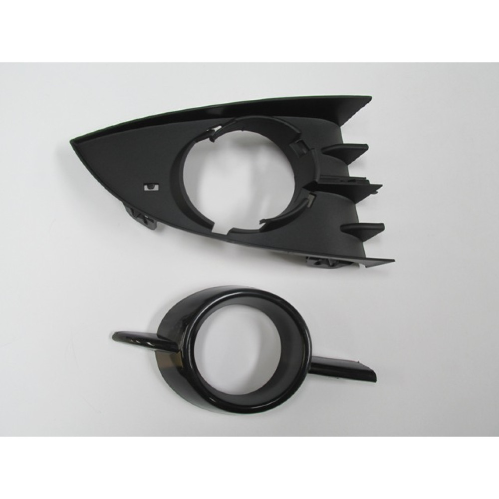 RENAULT SCENIC- 2- 07/09; SİS LAMBA KAPAĞI SAĞ SİS DELİKLİ SİYAH (DIŞ ÇERÇEVESİ SİYAH) 2PARÇA(TYG) 1445-2061