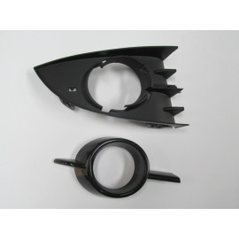 RENAULT SCENIC- 2- 07/09; SİS LAMBA KAPAĞI SAĞ SİS DELİKLİ SİYAH (DIŞ ÇERÇEVESİ SİYAH) 2PARÇA(TYG) 1445-2061