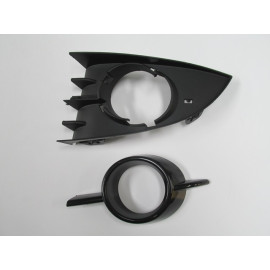 RENAULT SCENIC- 2- 07/09; SİS LAMBA KAPAĞI SOL SİS DELİKLİ SİYAH (DIŞ ÇERÇEVESİ SİYAH) 2PARÇA(TYG) 1445-2062