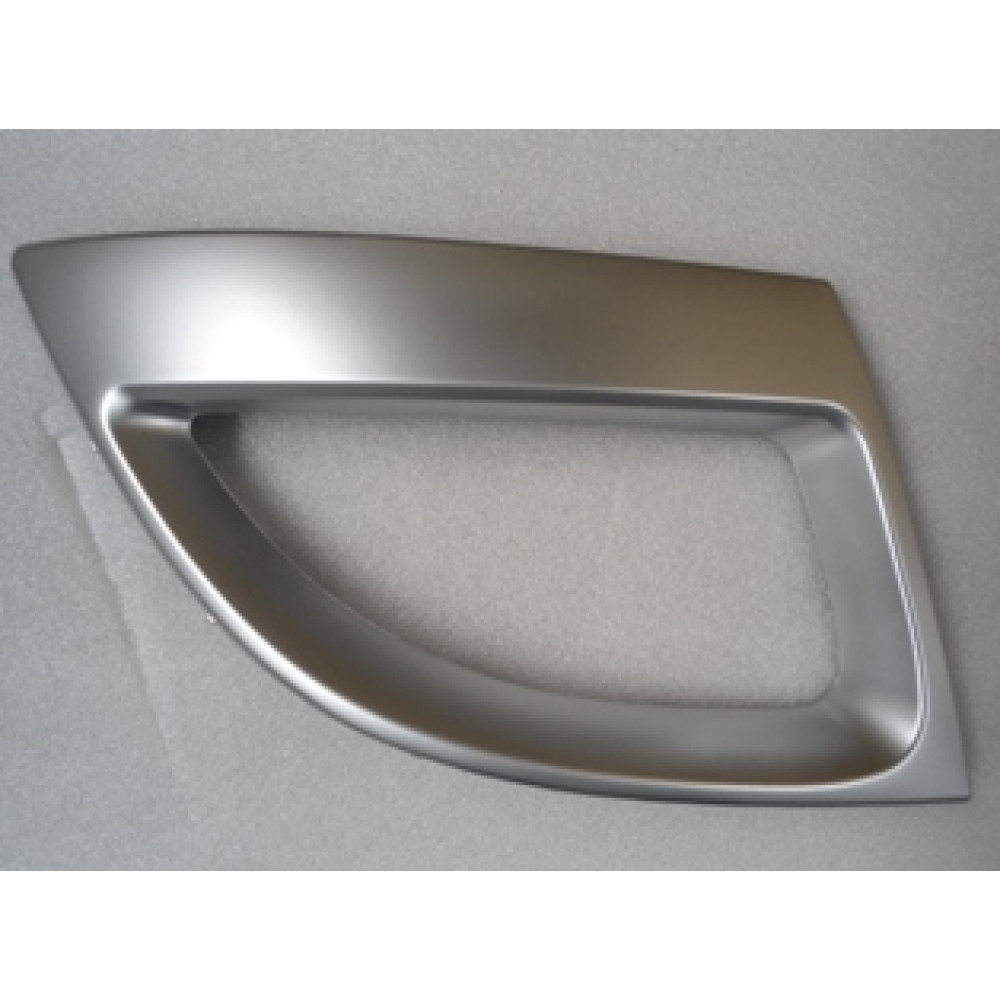 RENAULT GRAND SCENIC- 3- 10/12; ÖN TAMPON PANJURU DIŞ ÇERÇEVESİ SAĞ GÜMÜŞ GRİ (TW) 1446-2011