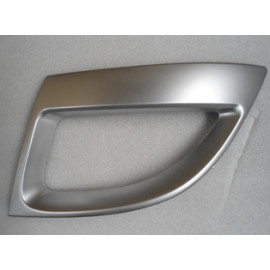 RENAULT GRAND SCENIC- 3- 10/12; ÖN TAMPON PANJURU DIŞ ÇERÇEVESİ SOL GÜMÜŞ GRI (TW) 1446-2012