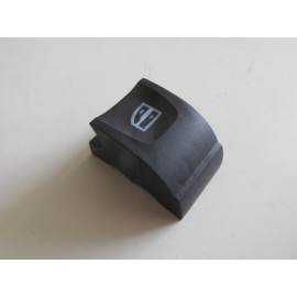 RENAULT LAGUNA- 08/12; ÖN/ARKA CAM DÜĞME BUTONU SOL (KANALLI TIRNAK) 1465-1956A