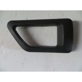 PEUGEOT PARTNER- 96/02; ÖN KAPI İÇ AÇMA KOLU ÇERÇEVESİ SAĞ SİYAH 1576-3011