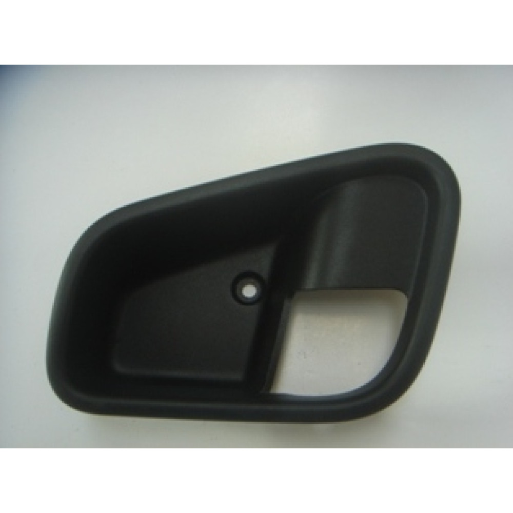 PEUGEOT BIPPER- 08/17; ÖN KAPI İÇ AÇMA KOLU DIŞ ÇERÇEVESİ SOL SİYAH 1570-3014