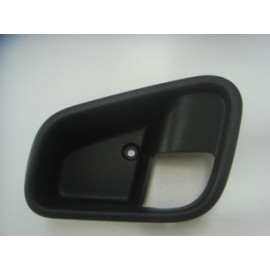 PEUGEOT BIPPER- 08/17; ÖN KAPI İÇ AÇMA KOLU DIŞ ÇERÇEVESİ SOL SİYAH 1570-3014