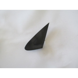 FIAT GRANDE PUNTO- 06/12; KAPI AYNA MUSKASI SOL (ÇAMURLUK ÜST ÜÇGEN PLASTİĞİ) 1888-2996P