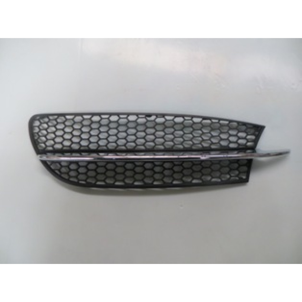 ALFA ROMEO 147- 01/05; ÖN TAMPON PANJURU SAĞ SİYAH (ÇITASI NİKELAJLI) (TW) 1963-2011B