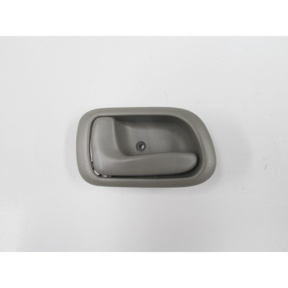 TOYOTA COROLLA- ZZ111- 00/02; ÖN KAPI İÇ AÇMA KOLU SOL (AÇIK GRİ) (TYG) 198-3012