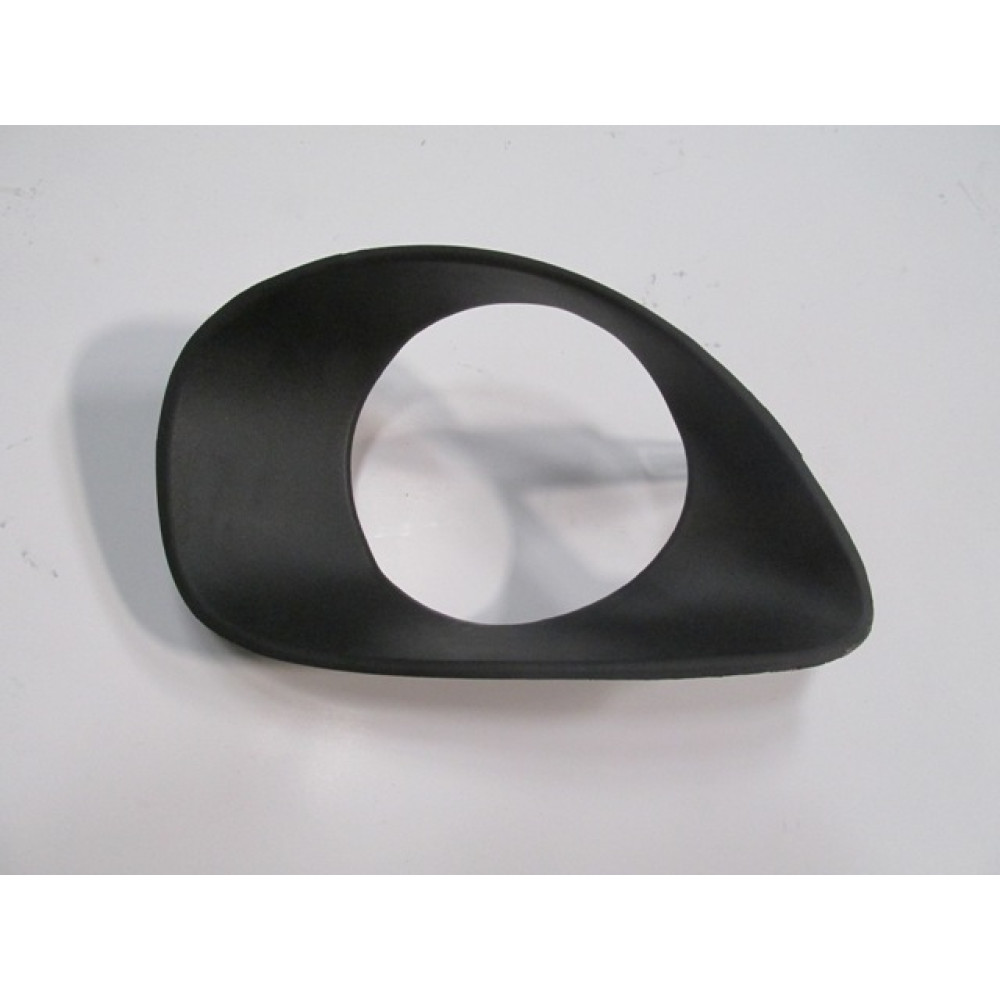 TOYOTA YARIS- 06/09; SİS LAMBA KAPAĞI SAĞ SİYAH (SİS DELİKLİ) (TW) 217-2061