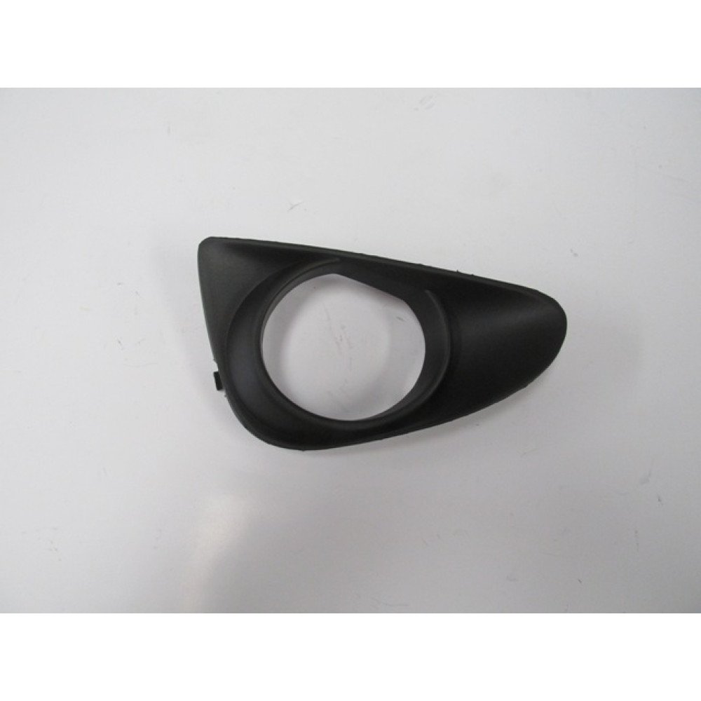 TOYOTA YARIS- 11/14; SİS LAMBA KAPAĞI SAĞ SİYAH (SİS DELİKLİ) (TYG) 218-2061