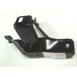 TOYOTA HILUX- PICK UP LN145- 98/01; ÖN ÇAMURLUK İÇ BAĞLANTI BRAKETİ SAĞ (TW) 223-2107