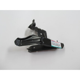 TOYOTA HILUX- PICK UP LN145- 02/05; ÖN ÇAMURLUK İÇ BAĞLANTI BRAKETİ SAĞ (TW) 227-2107