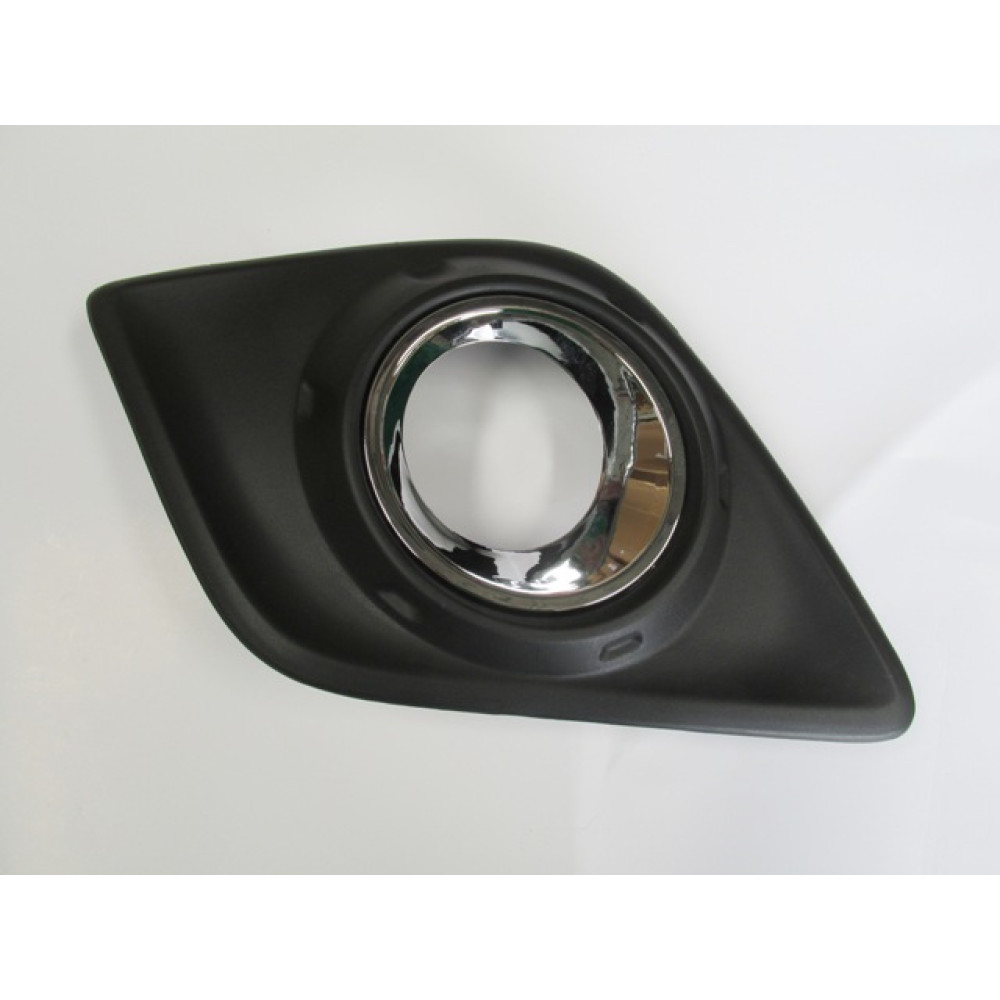 TOYOTA HILUX- PICK UP- 15/19; SİS LAMBA KAPAĞI SAĞ SİS DELİKLİ (SİS YUVASI NİKELAJLI) (CASP) 230-2061