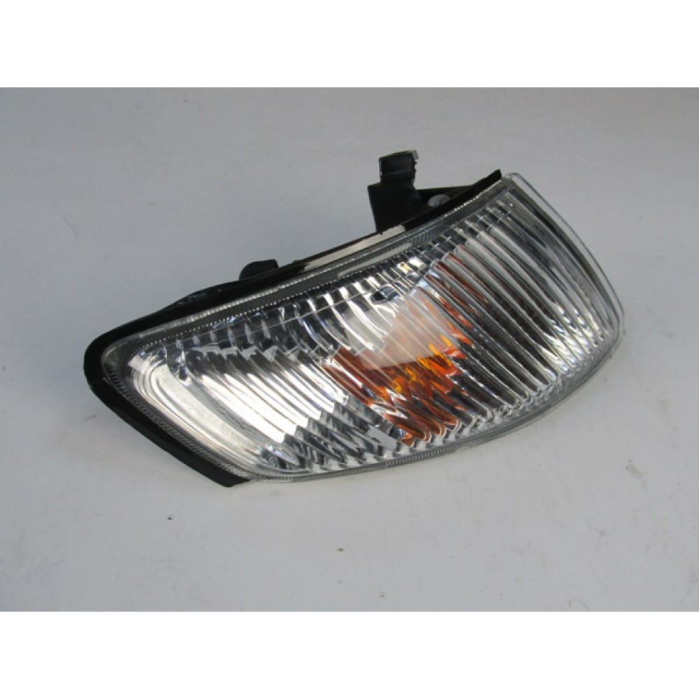 MAZDA 626- SD/HB- 98/00; ÖN SİNYAL SAĞ (SİYAH ÇERÇEVELİ) (CASP) 335-1101