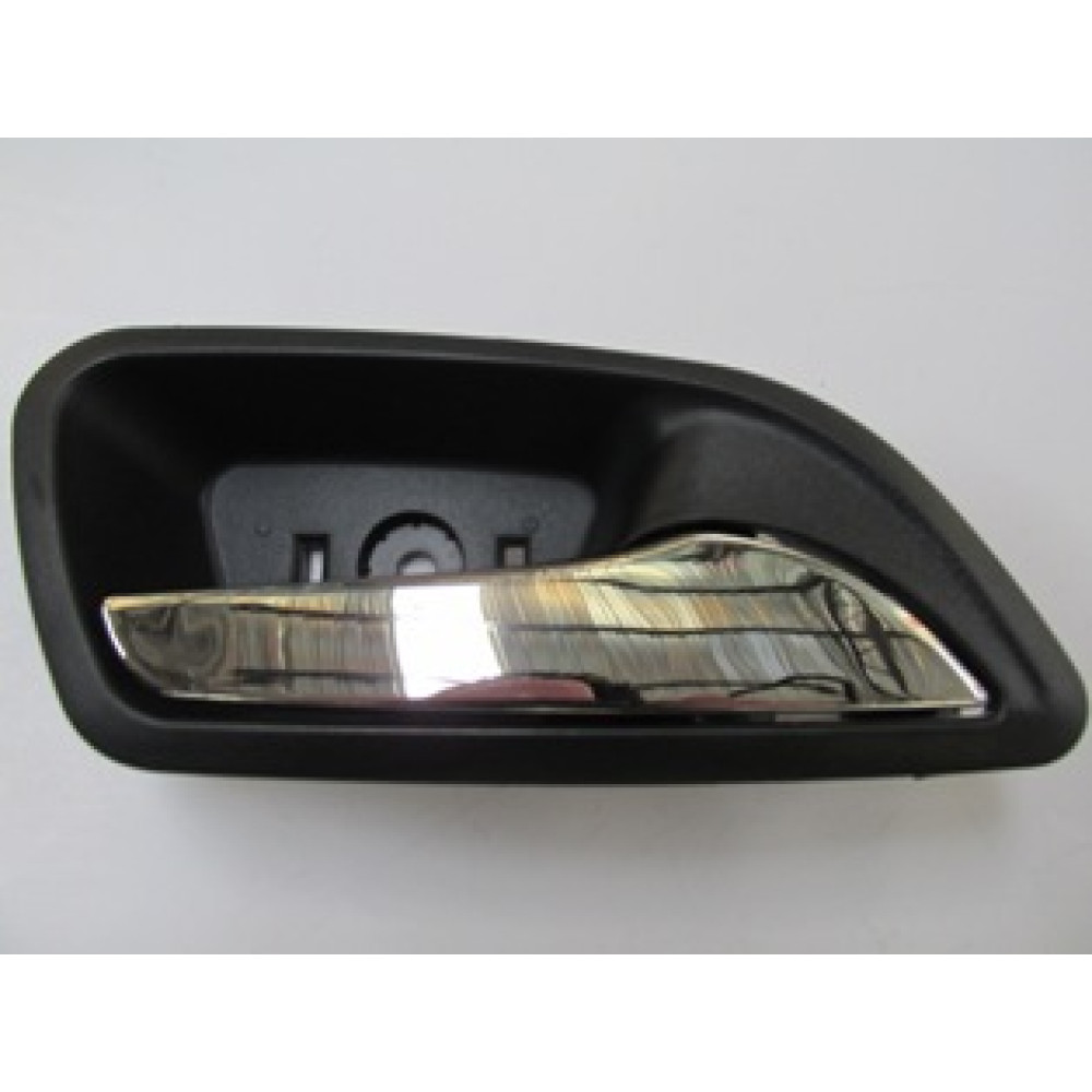 CHEVROLET CRUZE- 09/14; ARKA KAPI İÇ AÇMA KOLU SAĞ SİYAH ELCEĞİ NİKELAJLI (HUSHAN) 5107-3051