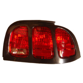 FORD MUSTANG- 96/98; STOP LAMBASI SAĞ KIRMIZI ÜST ÇERÇEVESİ İLE BİRLİKTE (EAGLE EYES) 5402-1501