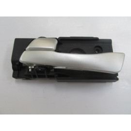 HYUNDAI ACCENT- BLUE- 11/18; ÖN KAPI İÇ AÇMA KOLU SOL SİYAH (ELCEĞİ GÜMÜŞ GRİ) (HUSHAN) 596-3012