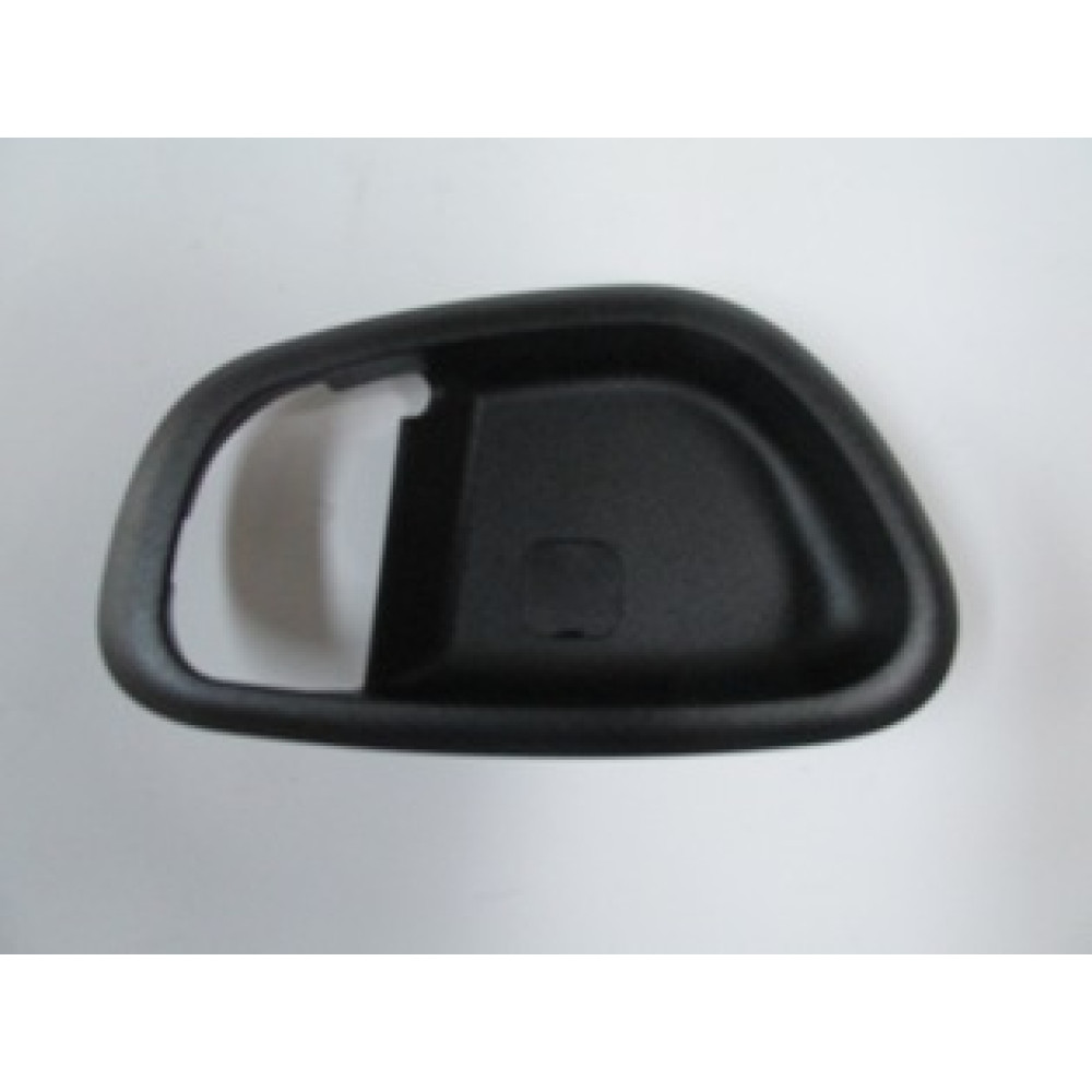 HYUNDAI I10- 08/11; ÖN KAPI İÇ AÇMA KOLU ÇERÇEVESİ SAĞ SİYAH 608-3011A