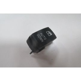 HYUNDAI GETZ- 03/05; ÖN SOL KAPI CAM AÇMA DÜĞMESİ BUTONU SOL 617-1956