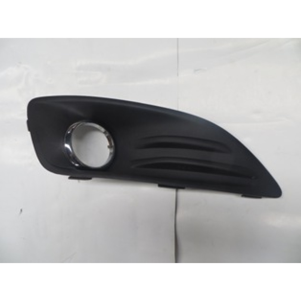 FORD FIESTA- 13/17; SİS LAMBA KAPAĞI SAĞ SİYAH (SİS DELİĞİ NİKELAJ ÇERÇEVELİ) (TYG) 810-2061