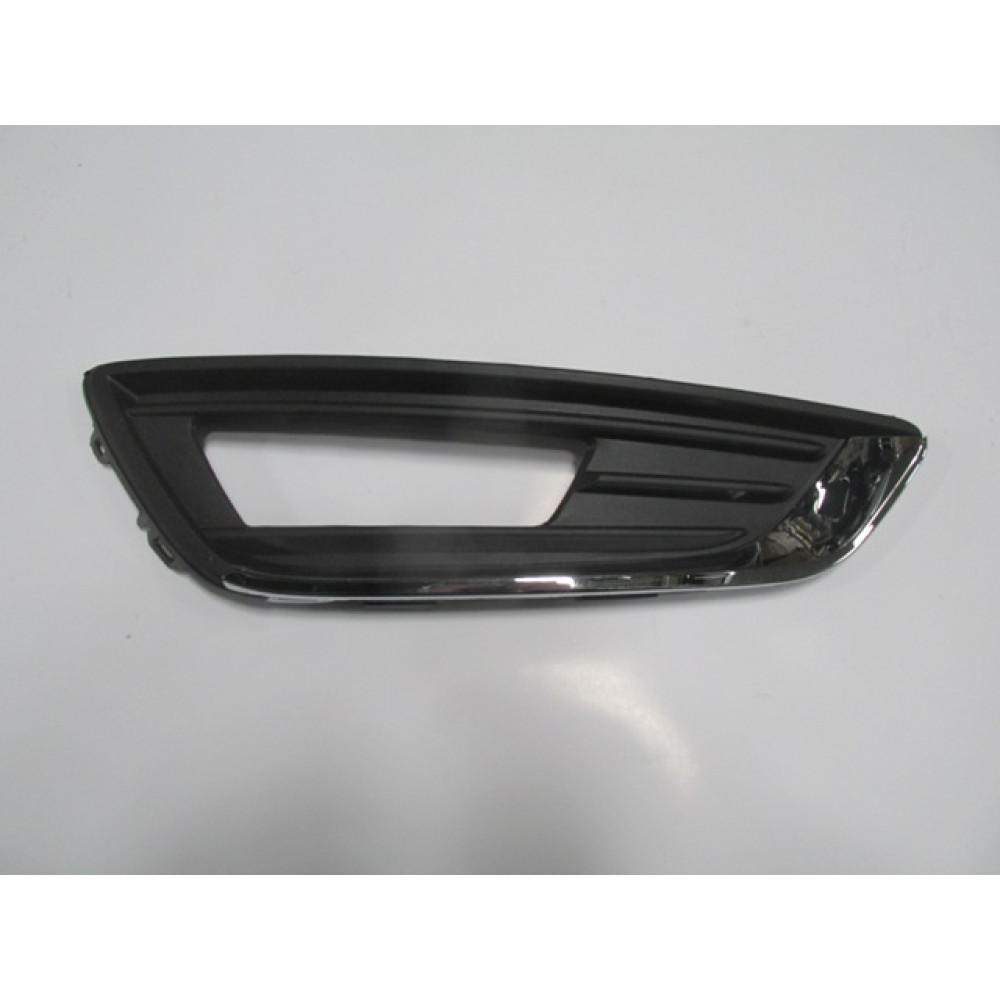 FORD FOCUS- SD/HB- 15/18; SİS LAMBA KAPAĞI SAĞ SİS DELİKLİ (NİKELAJ ÇITALI) (TW) 831-2061A