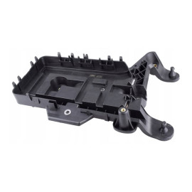 AKÜ SEHPASI AKÜ YAN PLASTIGI SAG BOEM 1K0915336