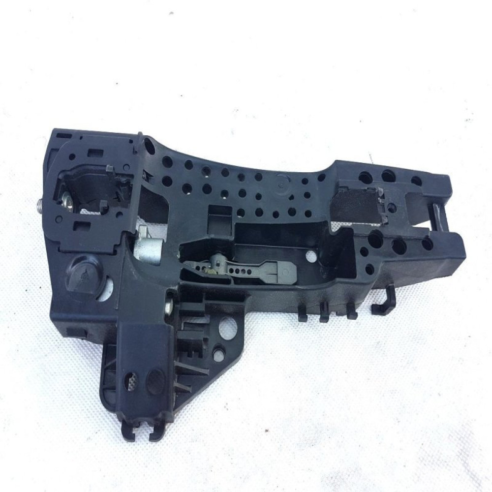 DIS KAPI KOL BRAKETI ÖN SAG VW 8T0837886B